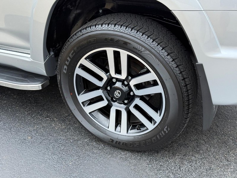 Toyota 4Runner Vehicle Image 7