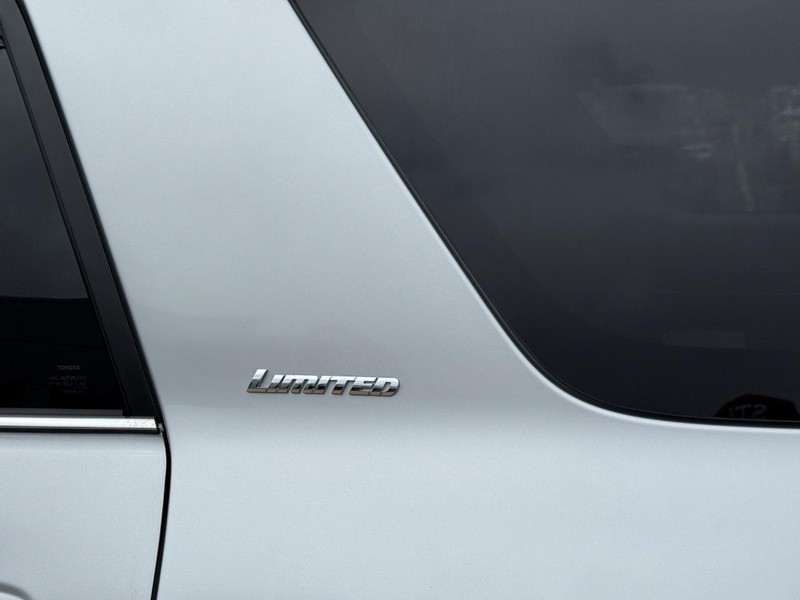 Toyota 4Runner Vehicle Image 8