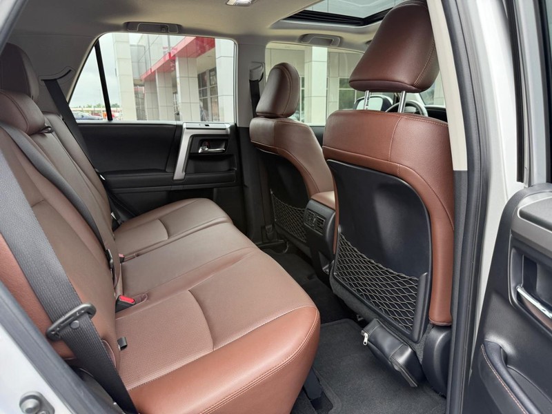 Toyota 4Runner Vehicle Image 11