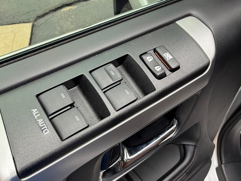 Toyota 4Runner Vehicle Image 15