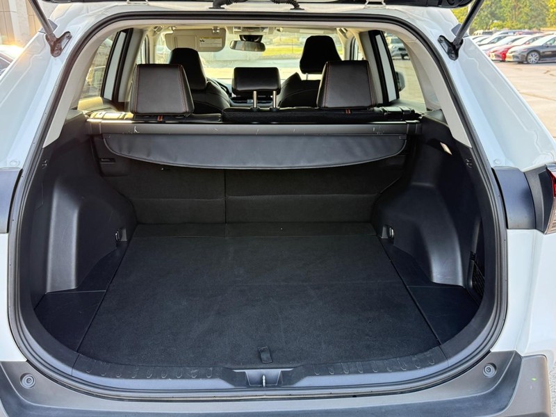 Toyota RAV4 Vehicle Image 4