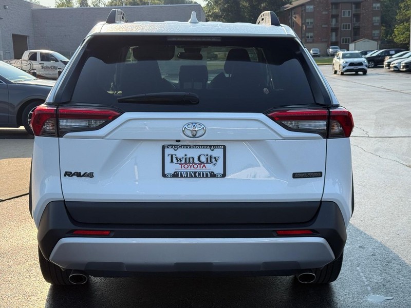 Toyota RAV4 Vehicle Image 5