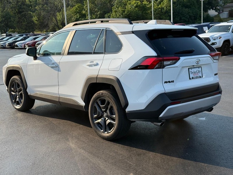 Toyota RAV4 Vehicle Image 6