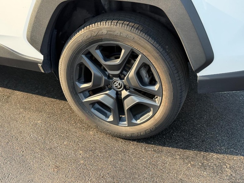 Toyota RAV4 Vehicle Image 7