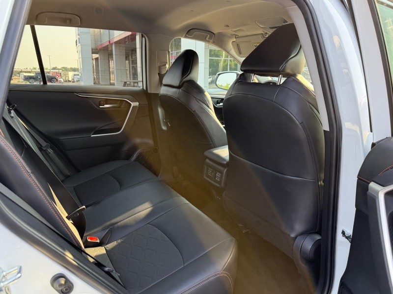 Toyota RAV4 Vehicle Image 10