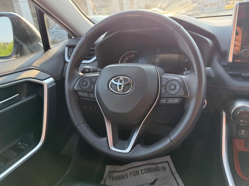 Toyota RAV4 Vehicle Image 12