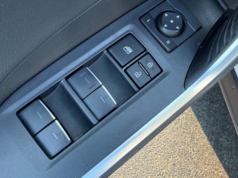 Toyota RAV4 Vehicle Image 14