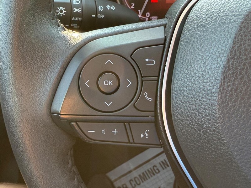 Toyota RAV4 Vehicle Image 16