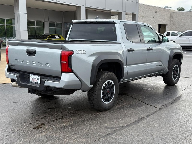 Toyota Tacoma 4WD Vehicle Image 3