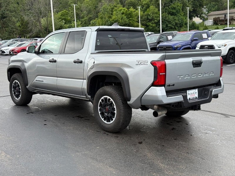 Toyota Tacoma 4WD Vehicle Image 6