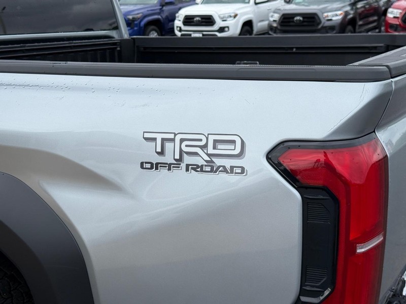 Toyota Tacoma 4WD Vehicle Image 7