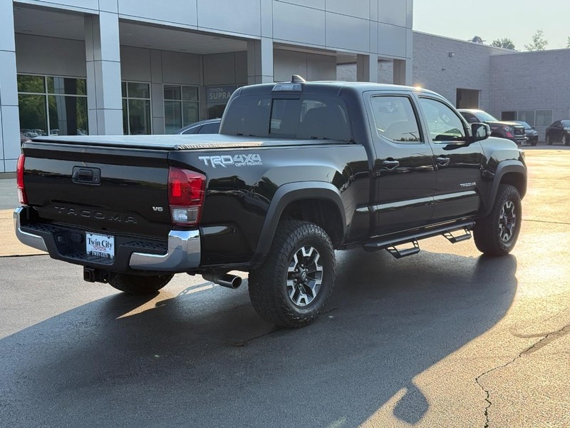 Toyota Tacoma Vehicle Image 3
