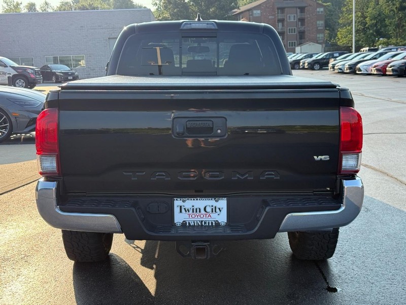 Toyota Tacoma Vehicle Image 5