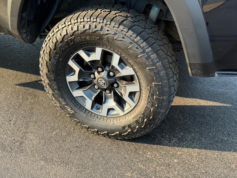 Toyota Tacoma Vehicle Image 8