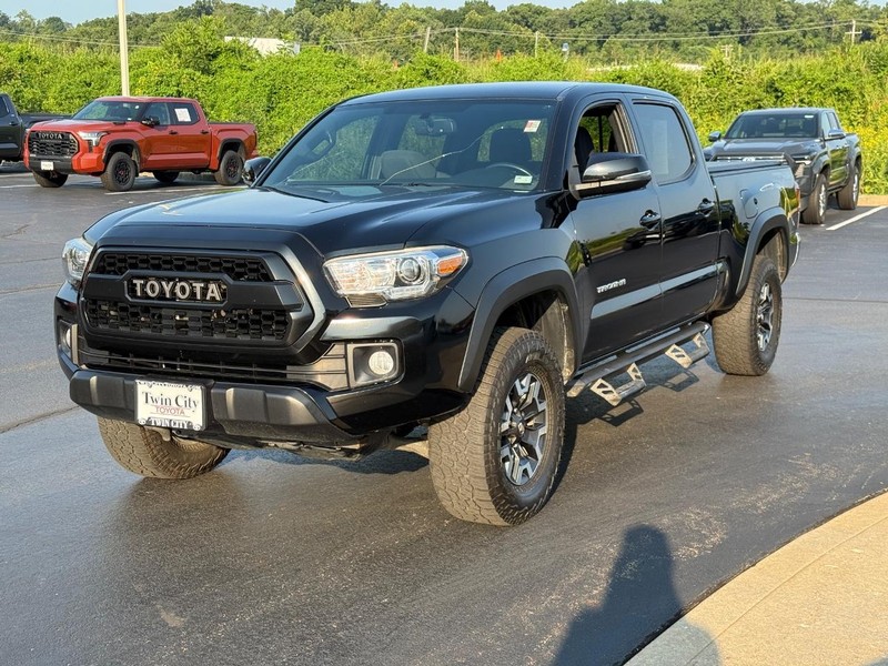 Toyota Tacoma Vehicle Image 9