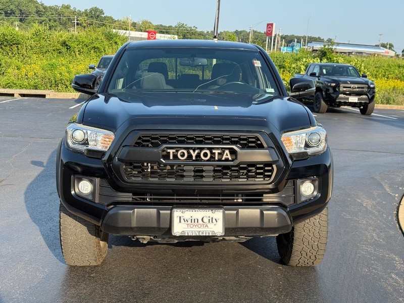 Toyota Tacoma Vehicle Image 10