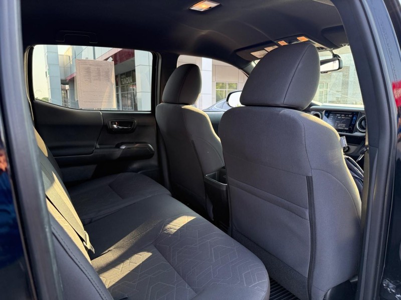 Toyota Tacoma Vehicle Image 11
