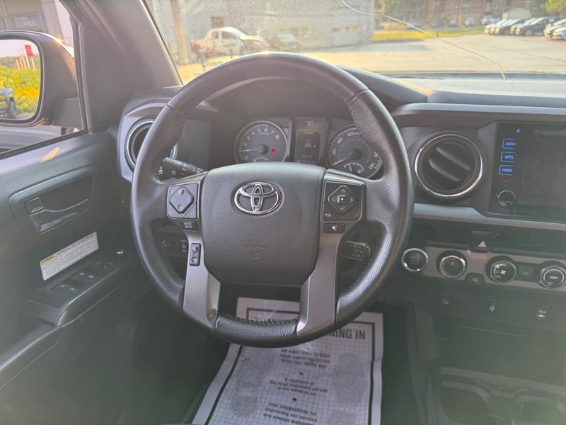 Toyota Tacoma Vehicle Image 13