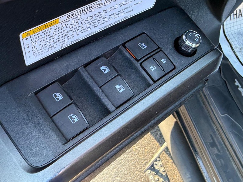 Toyota Tacoma Vehicle Image 15