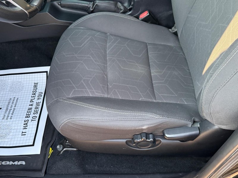 Toyota Tacoma Vehicle Image 16