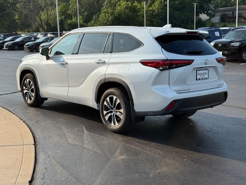 Toyota Highlander Vehicle Image 6