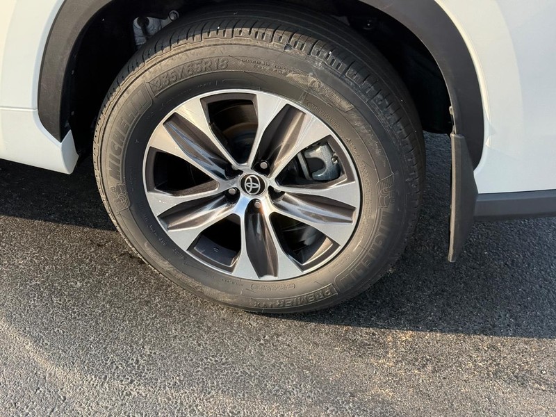 Toyota Highlander Vehicle Image 7