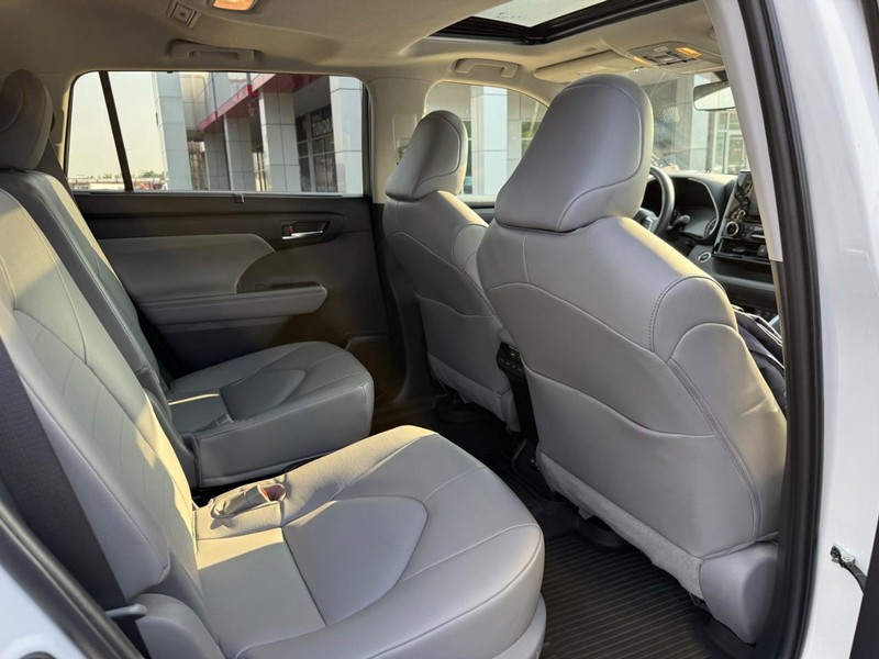 Toyota Highlander Vehicle Image 11