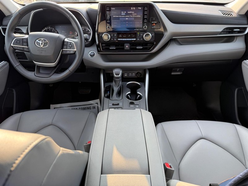 Toyota Highlander Vehicle Image 12