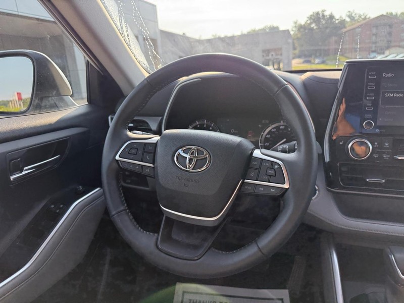 Toyota Highlander Vehicle Image 13