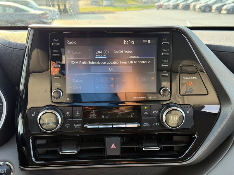 Toyota Highlander Vehicle Image 14
