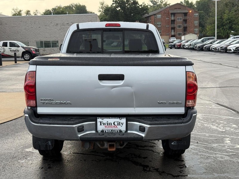 Toyota Tacoma Vehicle Image 5