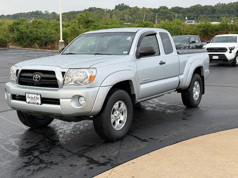 Toyota Tacoma Vehicle Image 9