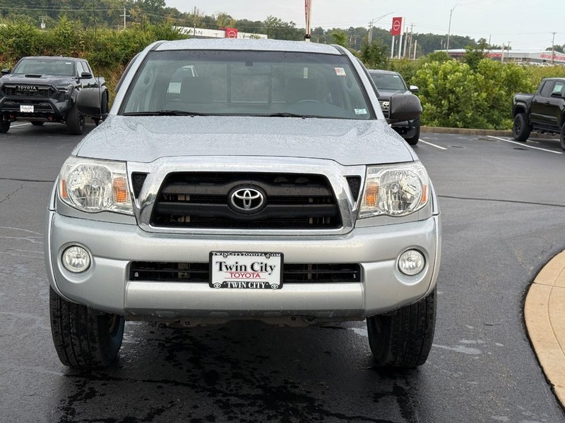 Toyota Tacoma Vehicle Image 10