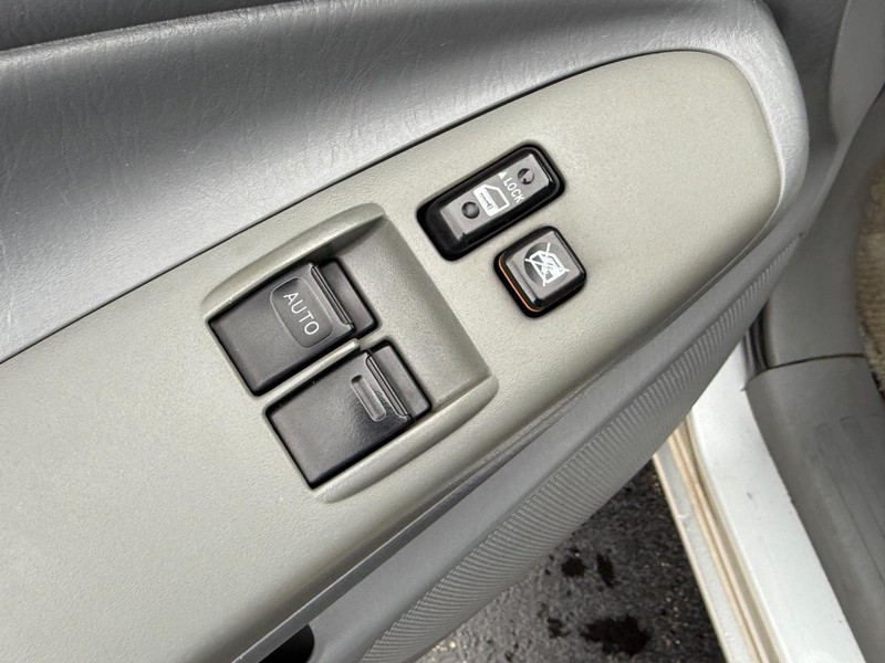 Toyota Tacoma Vehicle Image 13