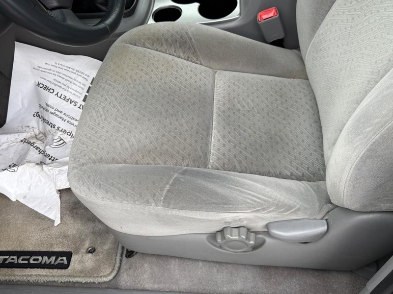 Toyota Tacoma Vehicle Image 14