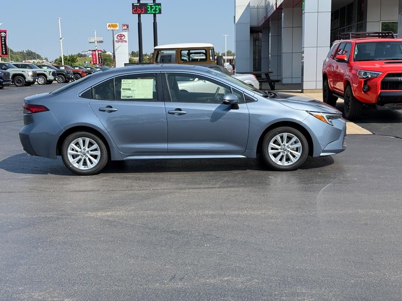 Toyota Corolla Vehicle Image 2