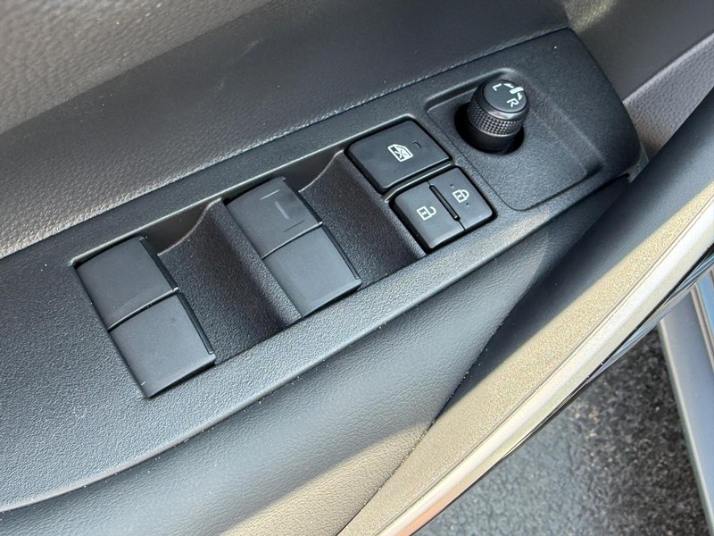 Toyota Corolla Vehicle Image 10
