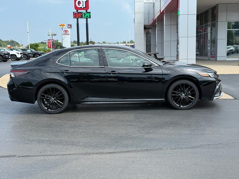 Toyota Camry Vehicle Image 2