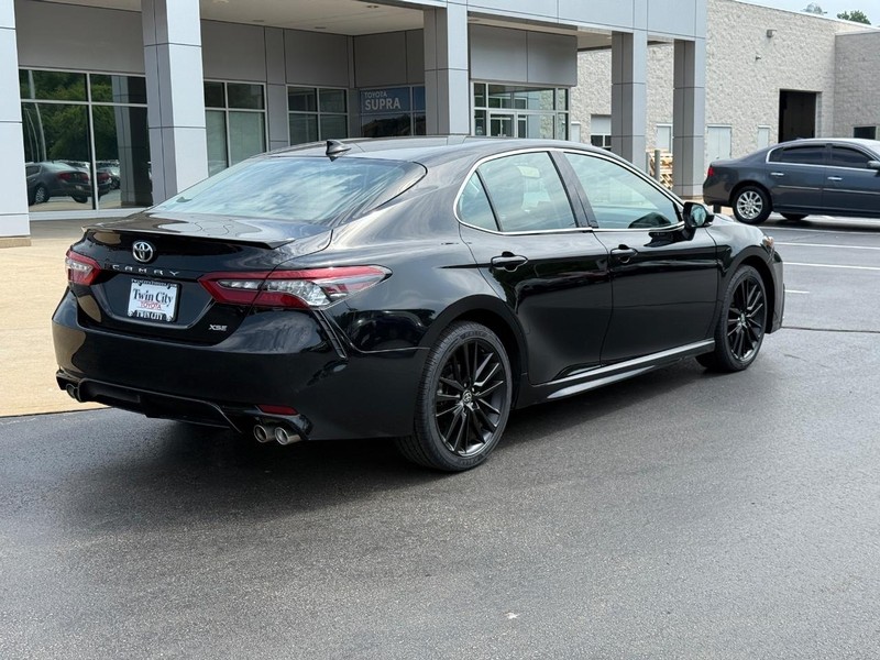 Toyota Camry Vehicle Image 3