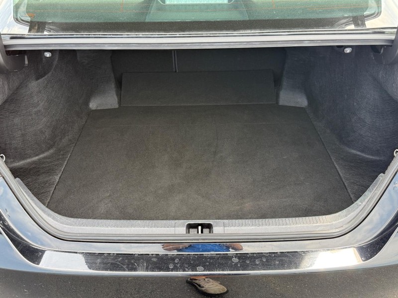Toyota Camry Vehicle Image 4
