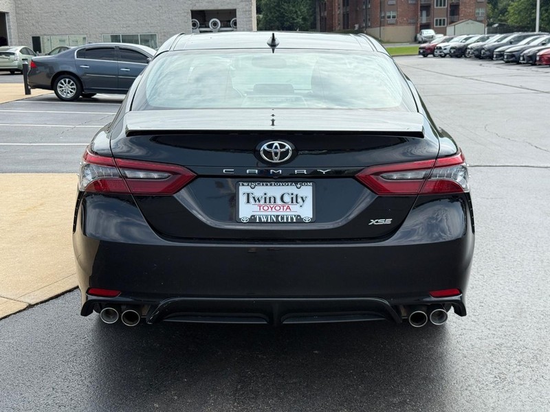 Toyota Camry Vehicle Image 5