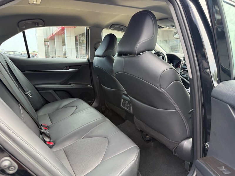 Toyota Camry Vehicle Image 10