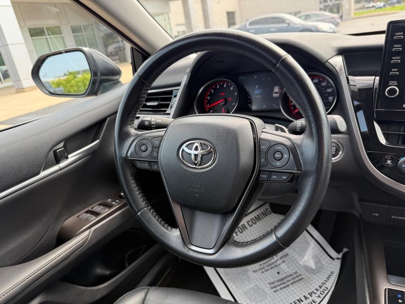 Toyota Camry Vehicle Image 12