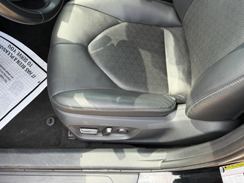 Toyota Camry Vehicle Image 15