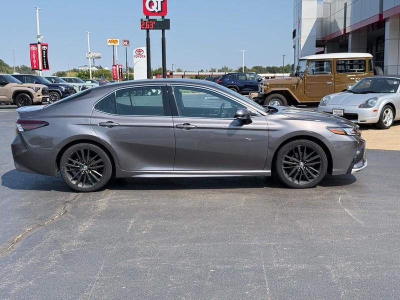 Toyota Camry Vehicle Image 2
