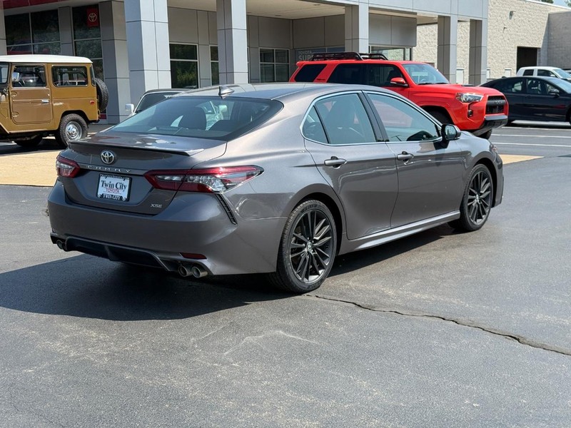 Toyota Camry Vehicle Image 3