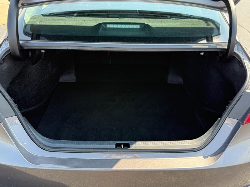 Toyota Camry Vehicle Image 4
