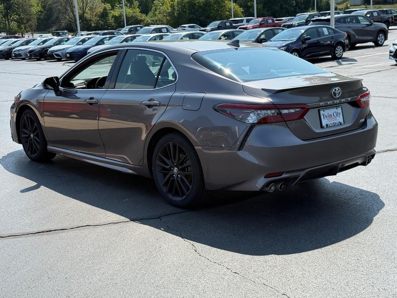 Toyota Camry Vehicle Image 7