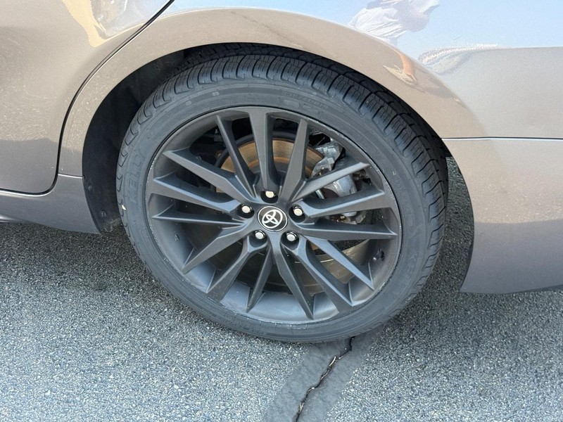 Toyota Camry Vehicle Image 8
