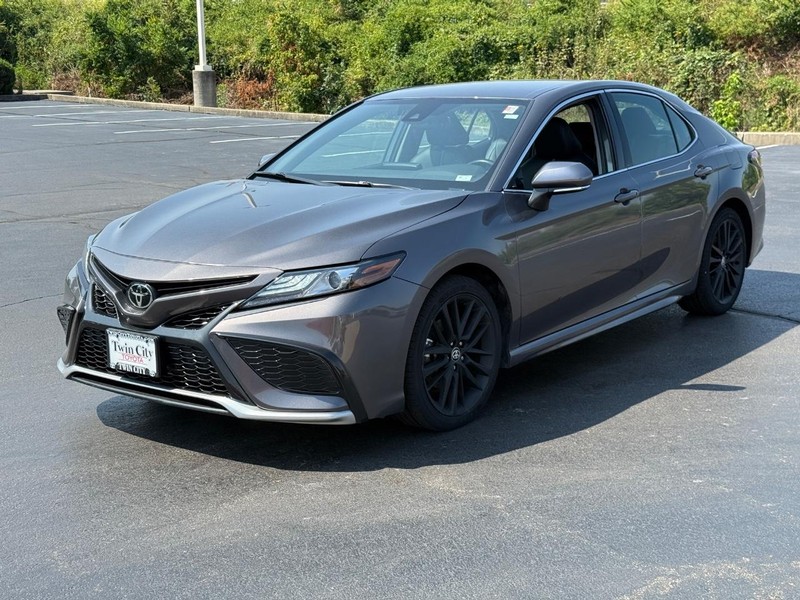 Toyota Camry Vehicle Image 9